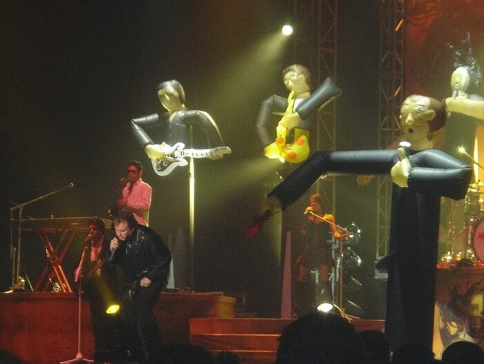 Meat Loaf performing; story on Bat Out of Hell trademark lawsuit filed in Los Angeles, Egghead06, CC BY-SA 3.0, via Wikimedia Commons
