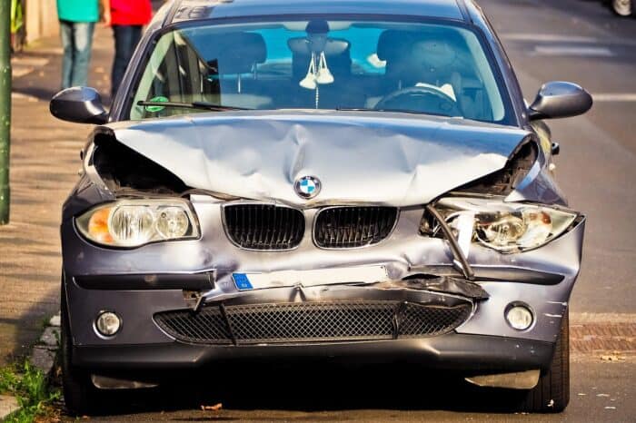 https://pixabay.com/photos/automobile-accident-vehicle-3734396/