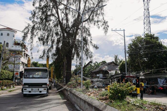 Photo by Denniz Futalan: https://www.pexels.com/photo/urban-scene-with-truck-and-fallen-power-lines-34610707/