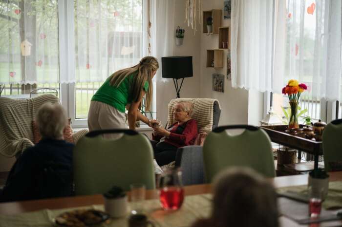 Photo by Jsme MILA : https://www.pexels.com/photo/caregiver-helping-elderly-people-in-nursing-home-18459198/