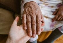 Recognizing the Warning Signs of Elder Care Neglect Photo by Büşranur Aydın: https://www.pexels.com/photo/hand-of-elderly-woman-17408384/
